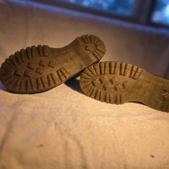 Dr. Martens 10 hole black boots UK size 4, excellent sharp thick soled, size 6.5 - Picture 7 of 8